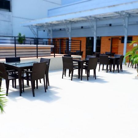 The Charter House Hotel San Pedro Makati Exterior foto