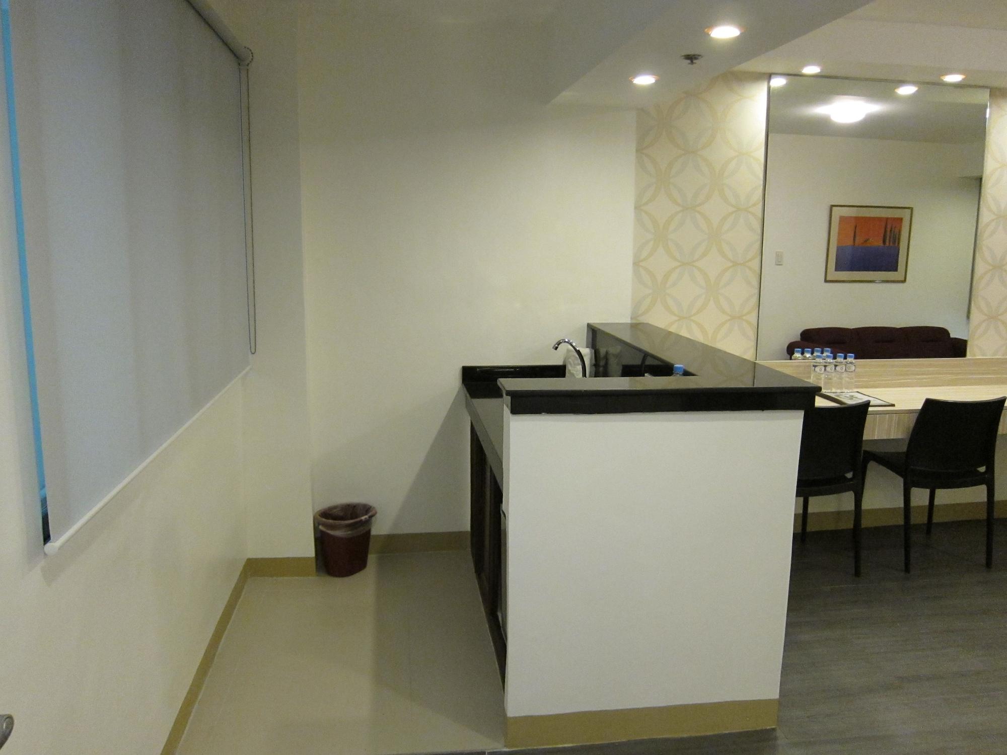 The Charter House Hotel San Pedro Makati Exterior foto
