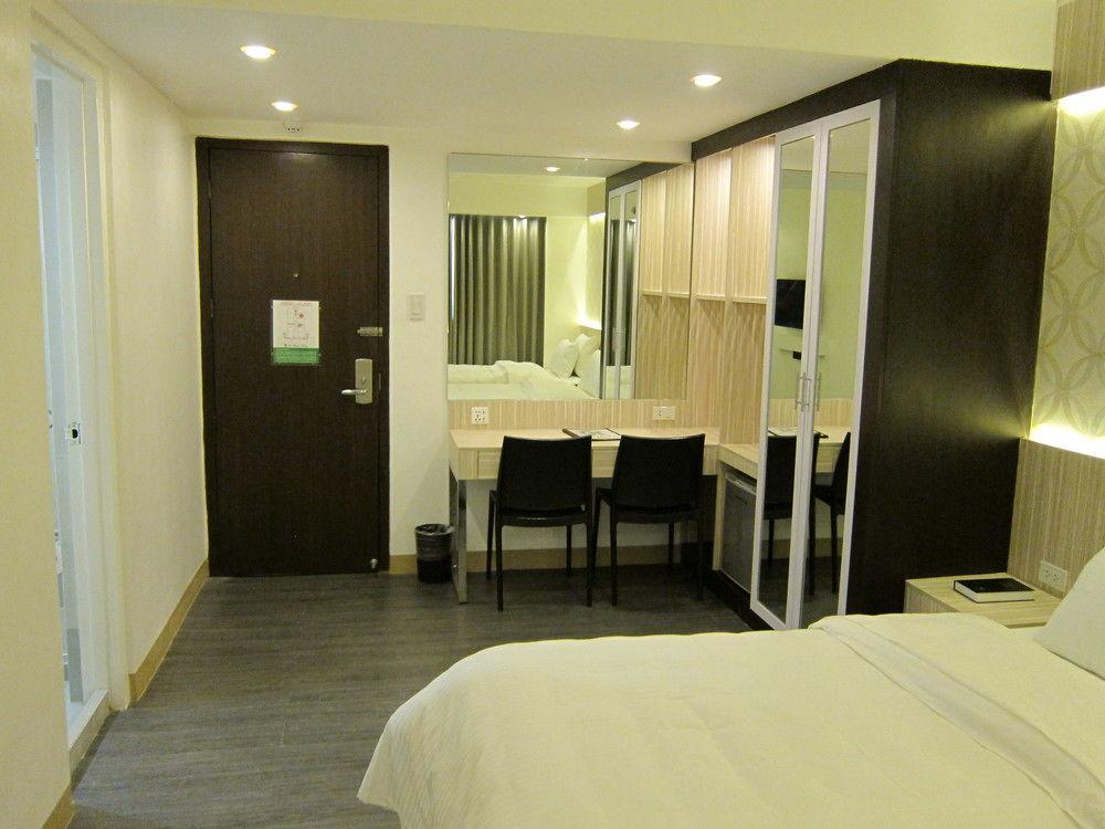 The Charter House Hotel San Pedro Makati Exterior foto