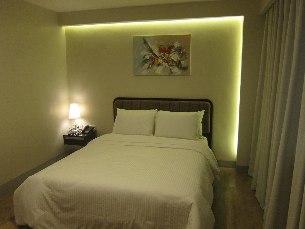 The Charter House Hotel San Pedro Makati Exterior foto