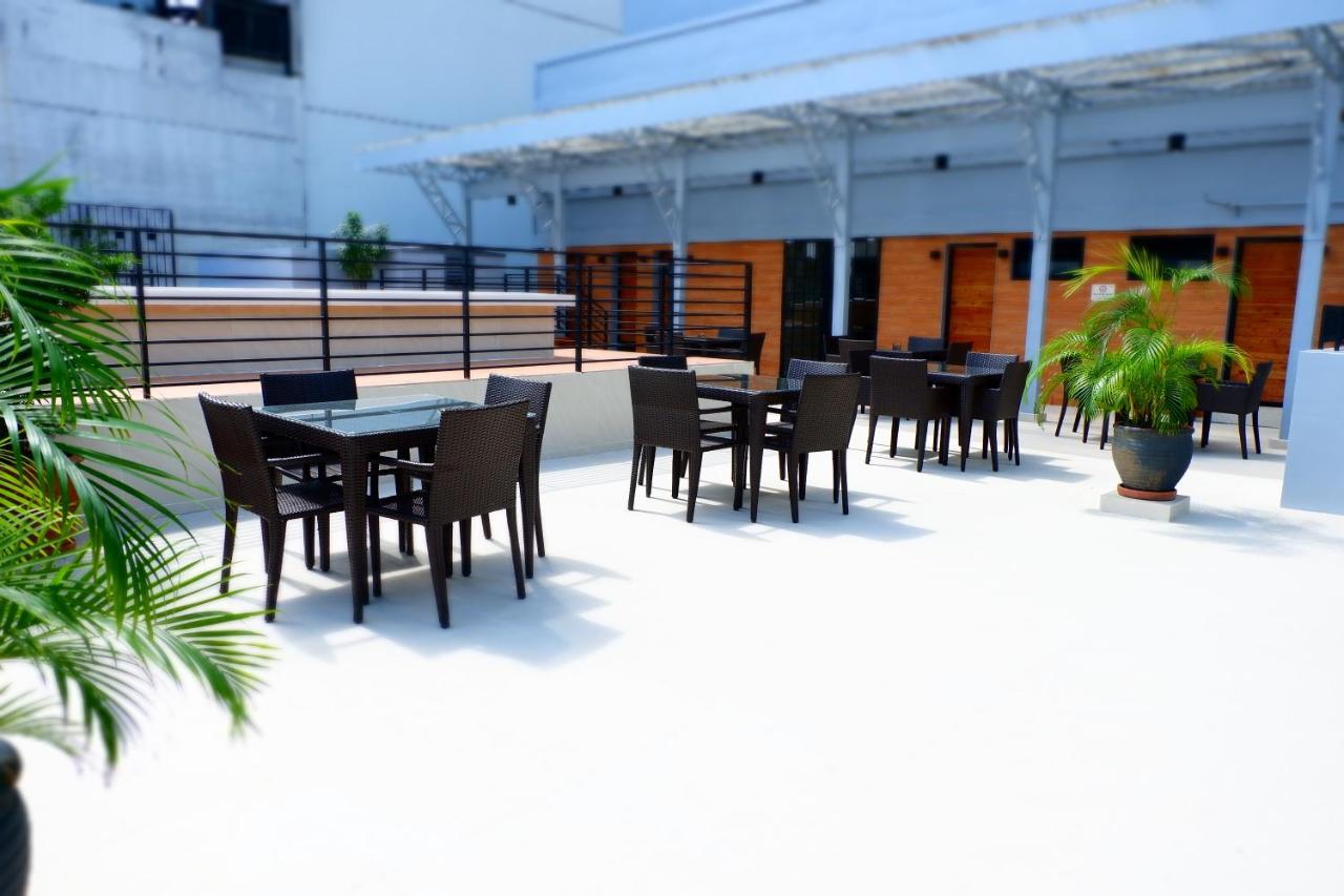 The Charter House Hotel San Pedro Makati Exterior foto